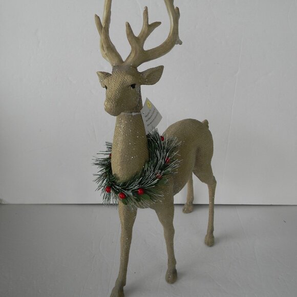 NWT 1 Deer with Pine and Berry Garland by Valerie PARR HILL 17-3/4"TALL - Picture 1 of 4